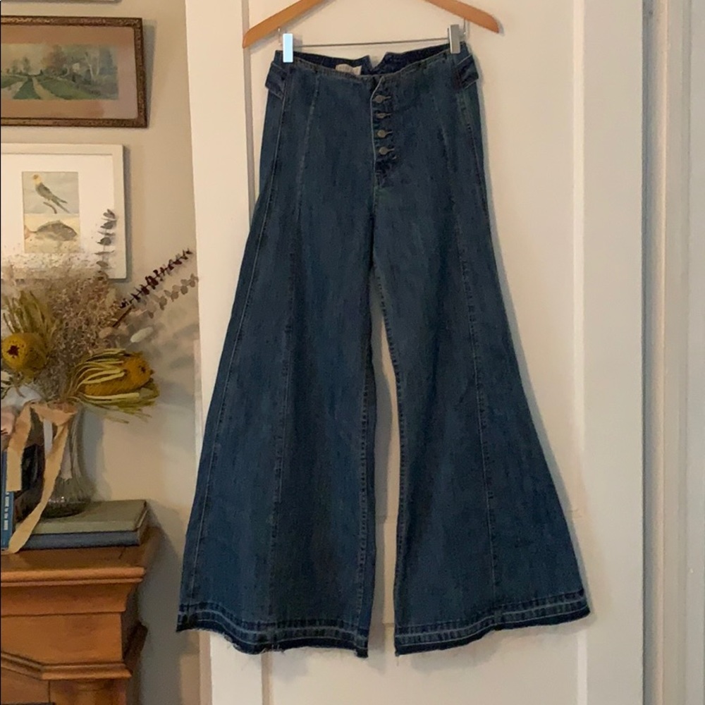 SOLD Super wide leg high waisted button jeans !
